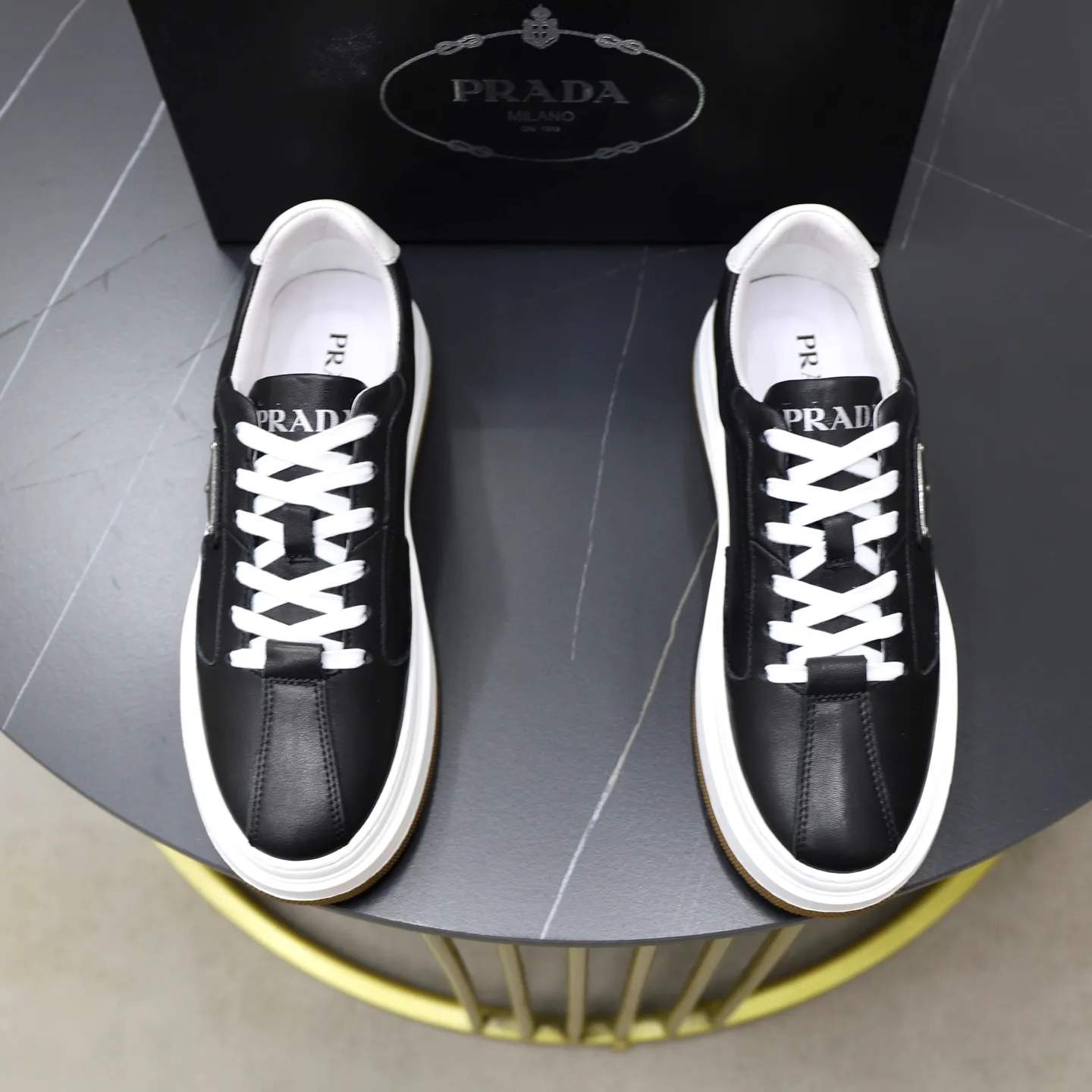 Men's shoes: 440💰🙅‍♂️🙅‍♂️🙅‍♂️ Brand: PRADA Standard code: 38–44 (45 can be customized) Level: Same as the official website Material: Original cowhide fabric Comfortable pigskin lining Lightweight and wear-resistant outsole Style category: Men's fashionable casual shoes and boots Running sneakers Distinguished luxury brand elements Top luxury Color: actual picture color